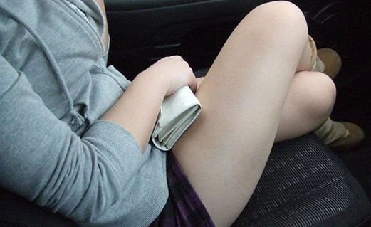 女生夹腿是什么意思图片：女性为什么爱夹腿
